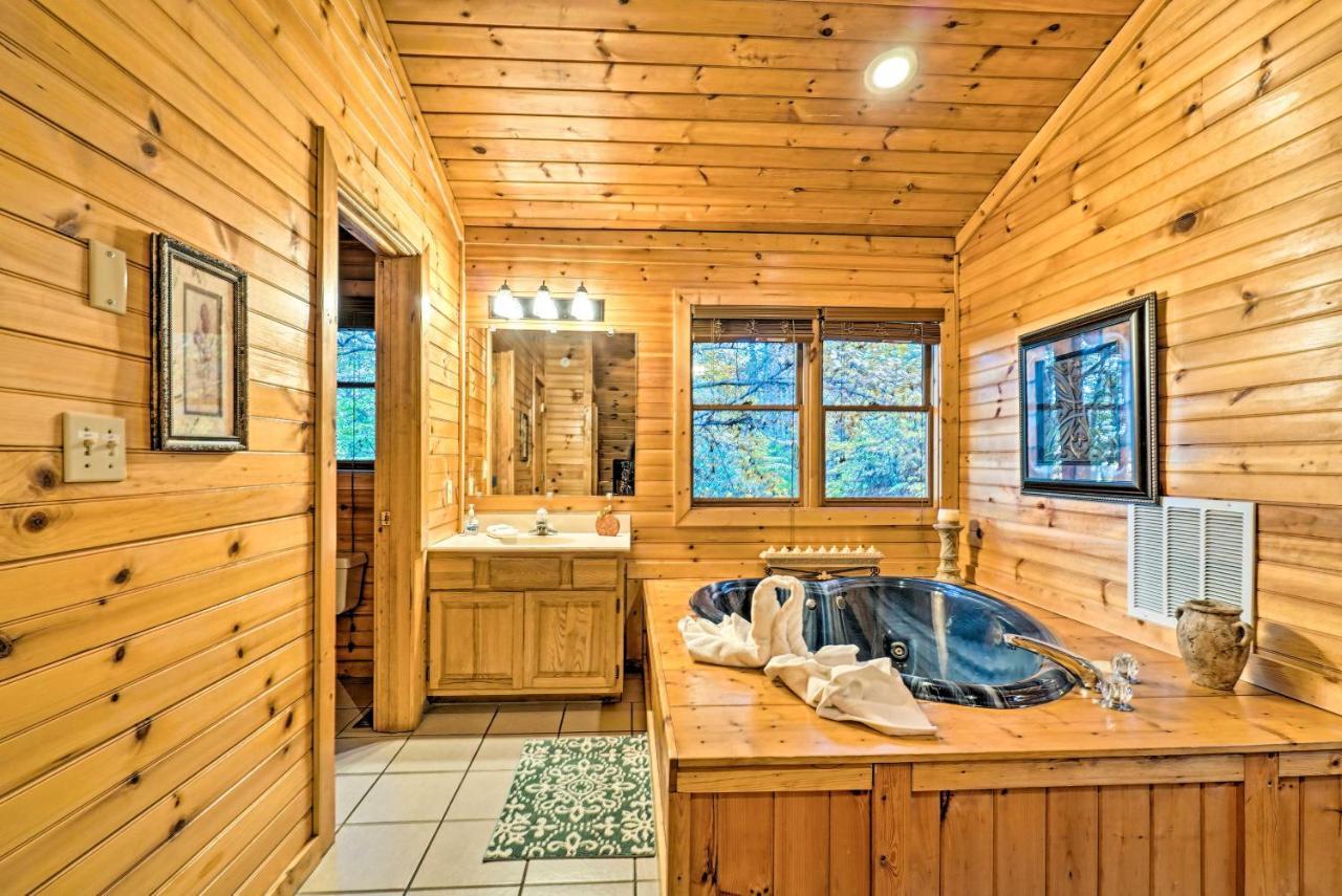 Grin N Bear It Cabin With Hot Tub And Fire Pit! Pigeon Forge Exterior photo