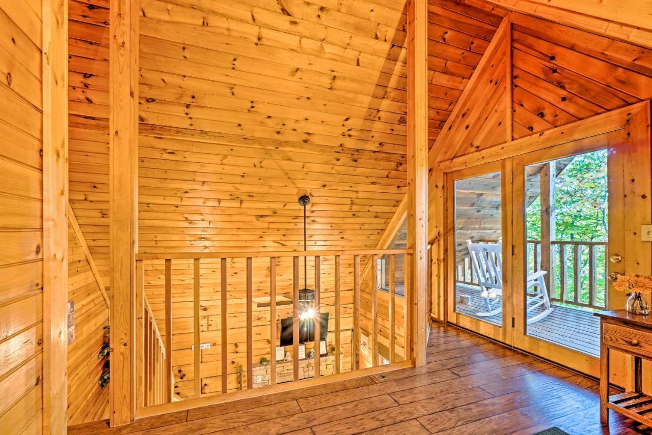 Grin N Bear It Cabin With Hot Tub And Fire Pit! Pigeon Forge Exterior photo
