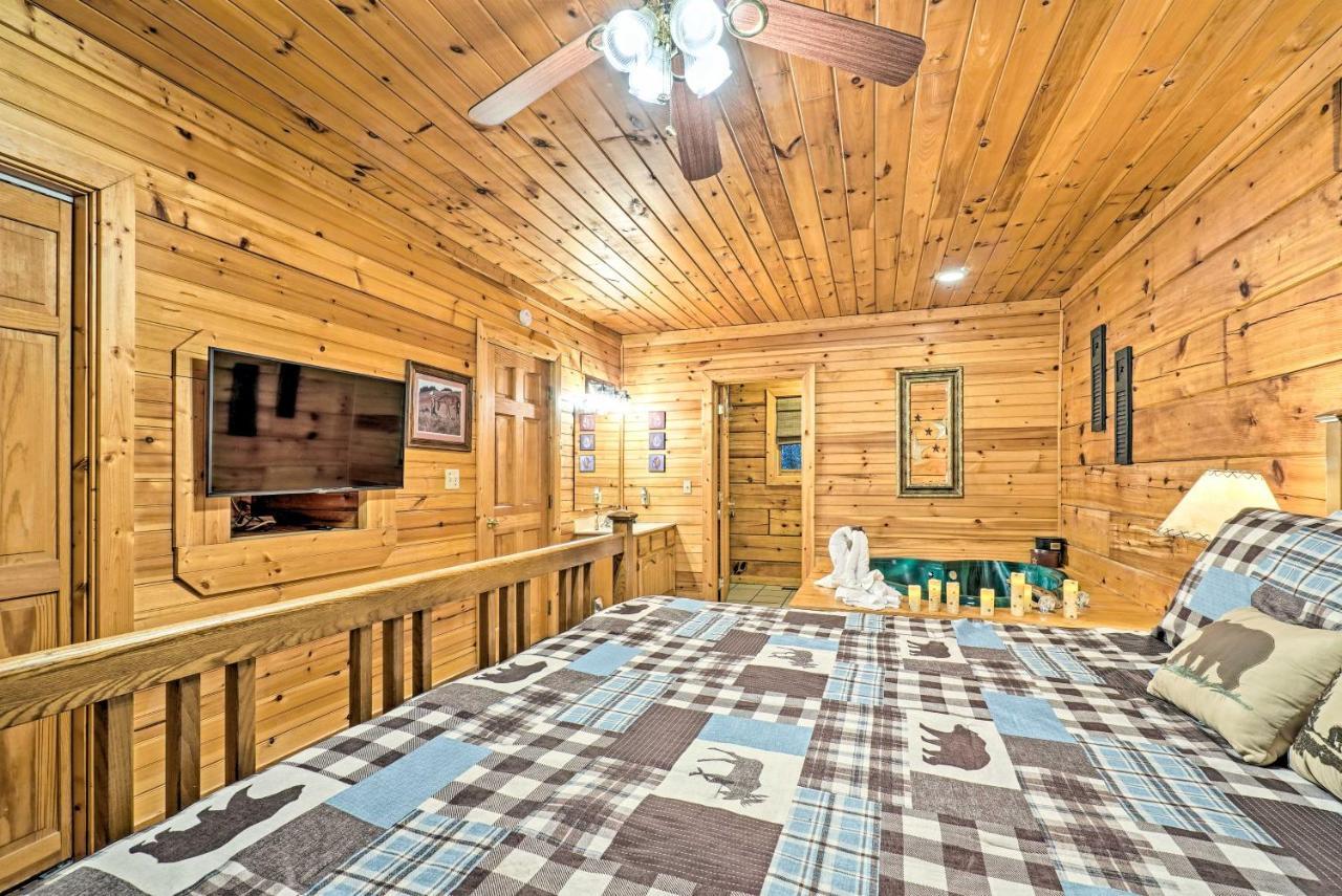 Grin N Bear It Cabin With Hot Tub And Fire Pit! Pigeon Forge Exterior photo