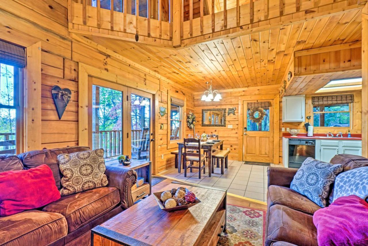 Grin N Bear It Cabin With Hot Tub And Fire Pit! Pigeon Forge Exterior photo