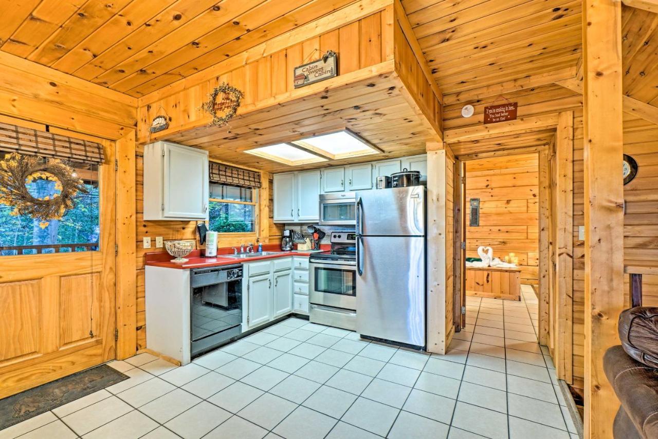 Grin N Bear It Cabin With Hot Tub And Fire Pit! Pigeon Forge Exterior photo